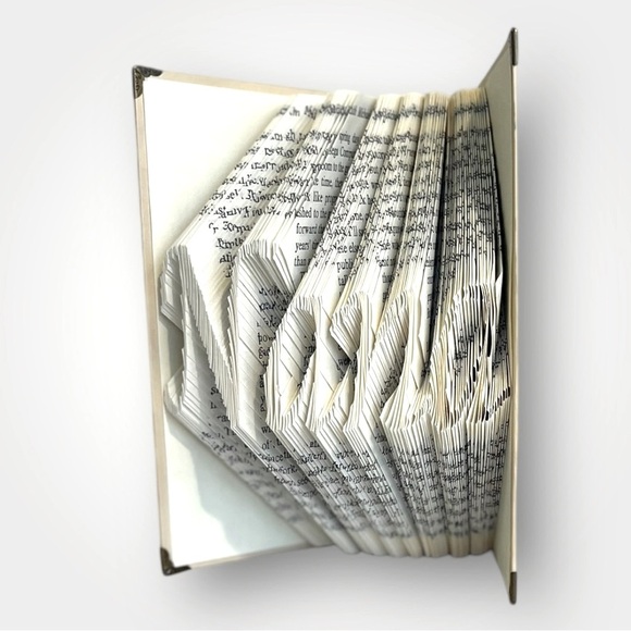 𝑯𝒂𝒏𝒅𝒎𝒂𝒅𝒆 “Nana” Book Folding 🎁 - Picture 13 of 14